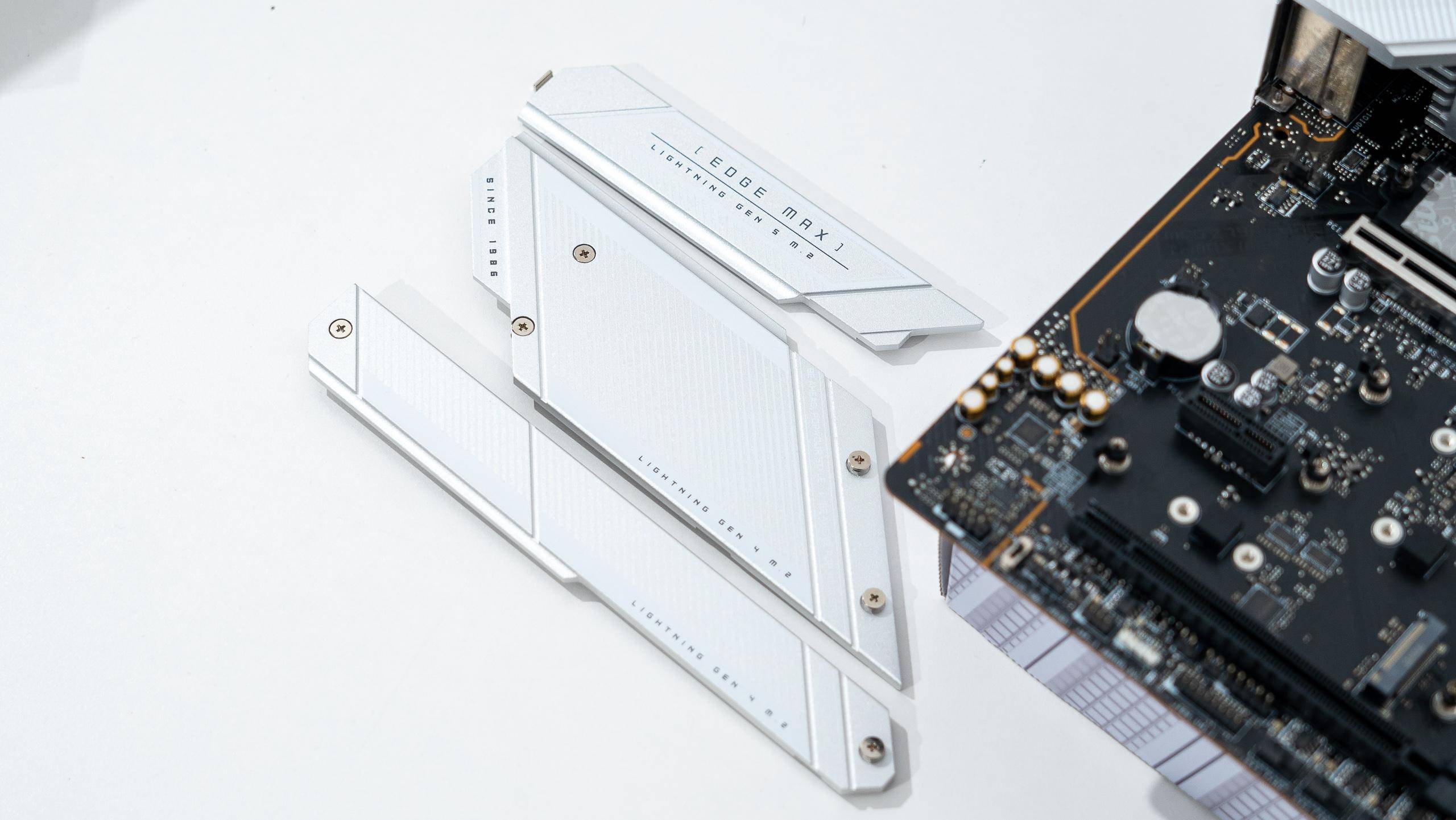 微星mpg z790 edge ti max wifi 刀锋钛主板开箱评测_散热_装甲_接口