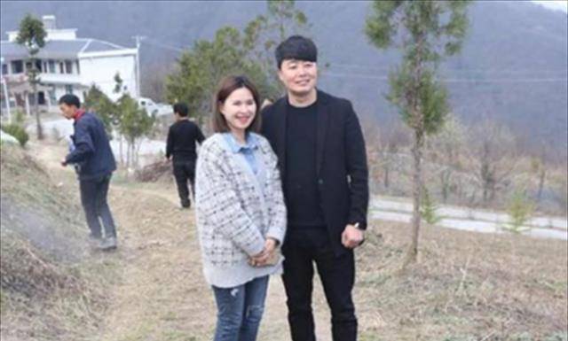 退伍老兵"骗"妻子1000万,进深山与猪"作伴",一年赚下800万_肖辉_野猪