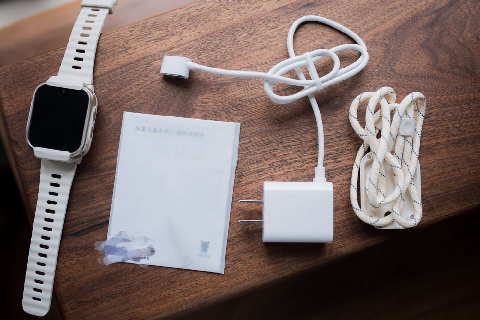 米兔儿童手表s1首发评测:新旗舰,新体验,守护成长每一步_充电_检测