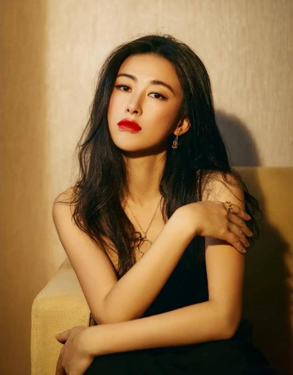 朱珠的才华横溢,再加上迷人的外貌,谁能顶得住?