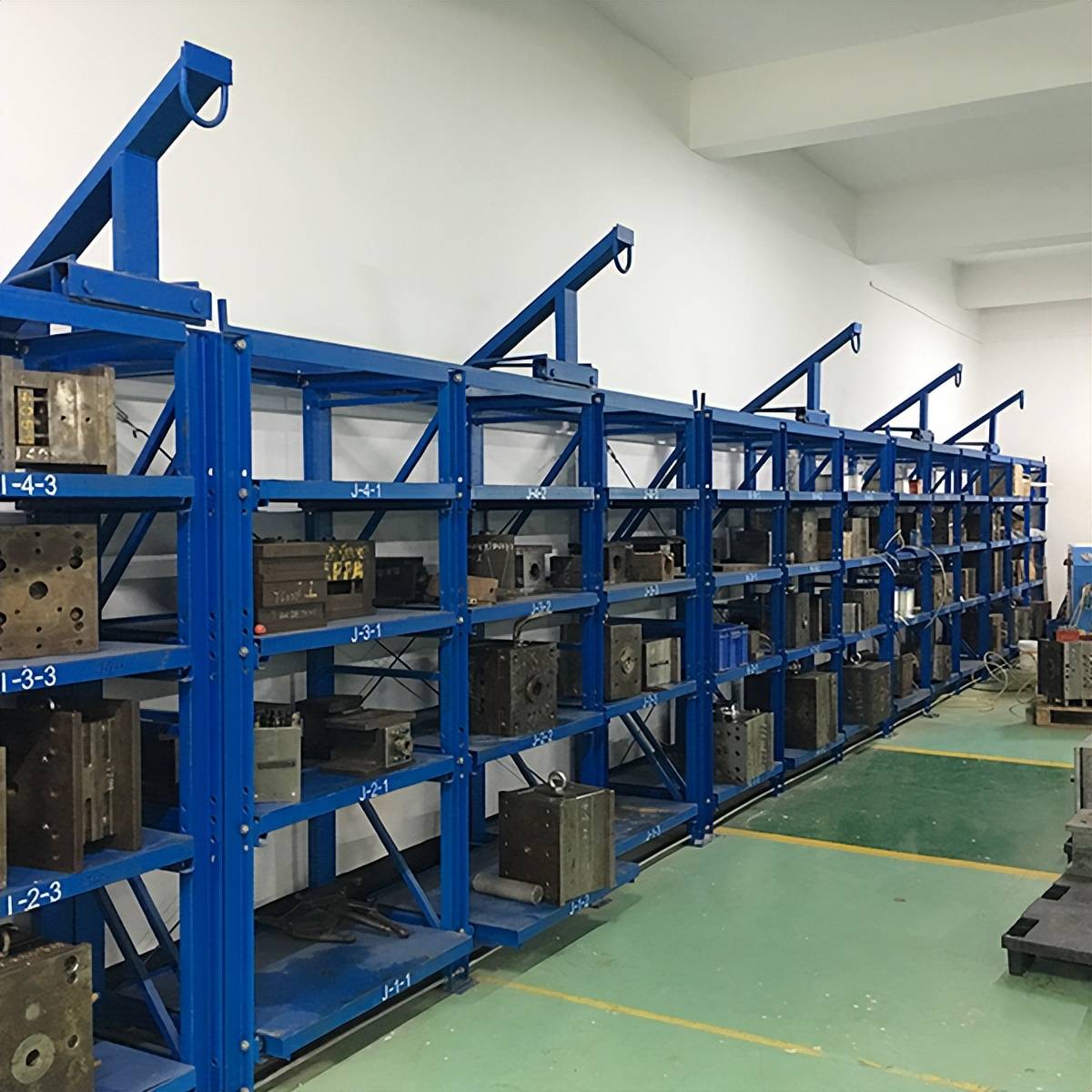 阁楼货架：空间利用的艺术
