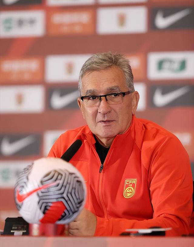 重要对手领先淘汰赛?泰国主力因伤退出,主帅证实