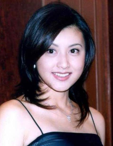 黄金比例的身材与样貌,难怪郭富城也为她沦陷,女神藤原纪香