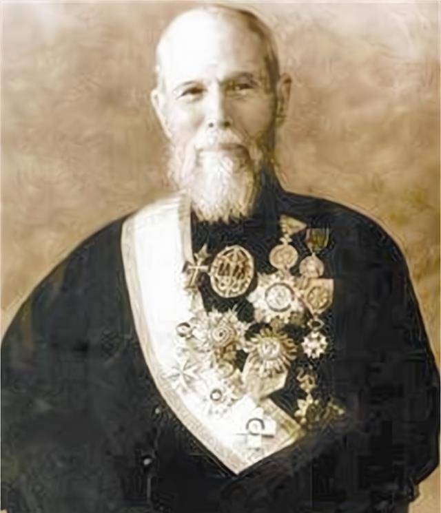 何东:何鸿燊伯祖父,何氏家族创始人,香港开埠后首富