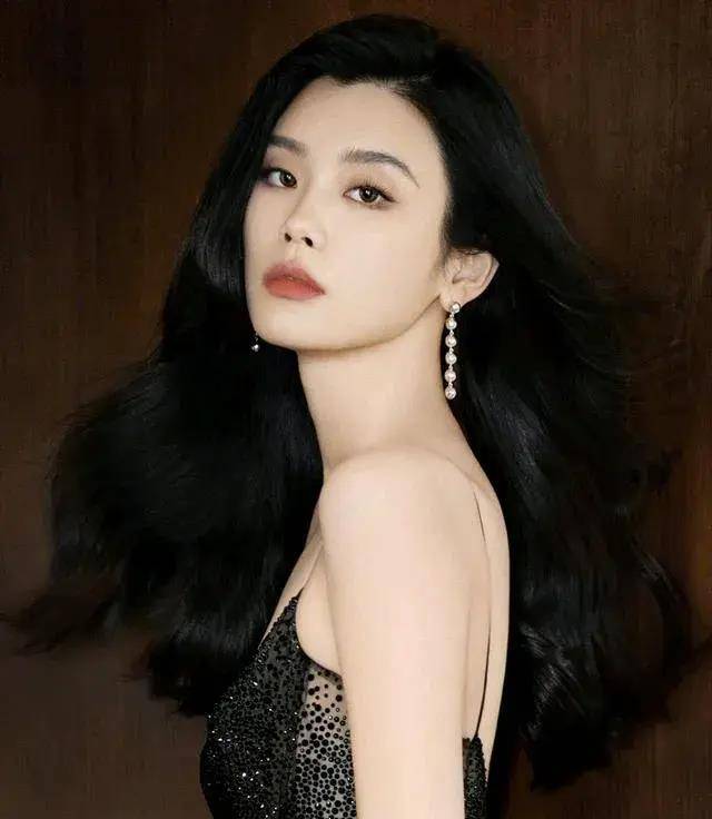 真心觉得奚梦瑶是名模里边最美的,她长得这么漂亮可以出圈了