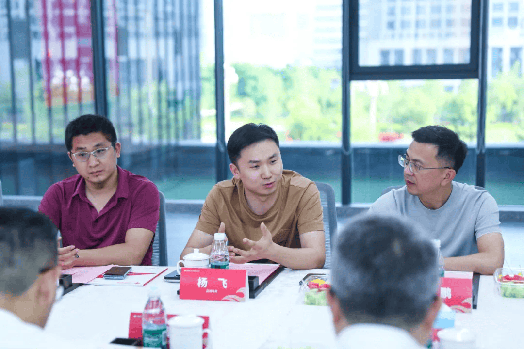 在当前互联网和电子商务快速发展的背景下,品诚电商董事长杨飞提出