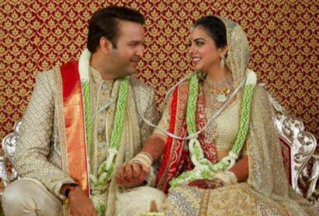 33种语言直播婚礼,希拉里捧场碧昂斯献唱_安巴尼_伊莎_家族