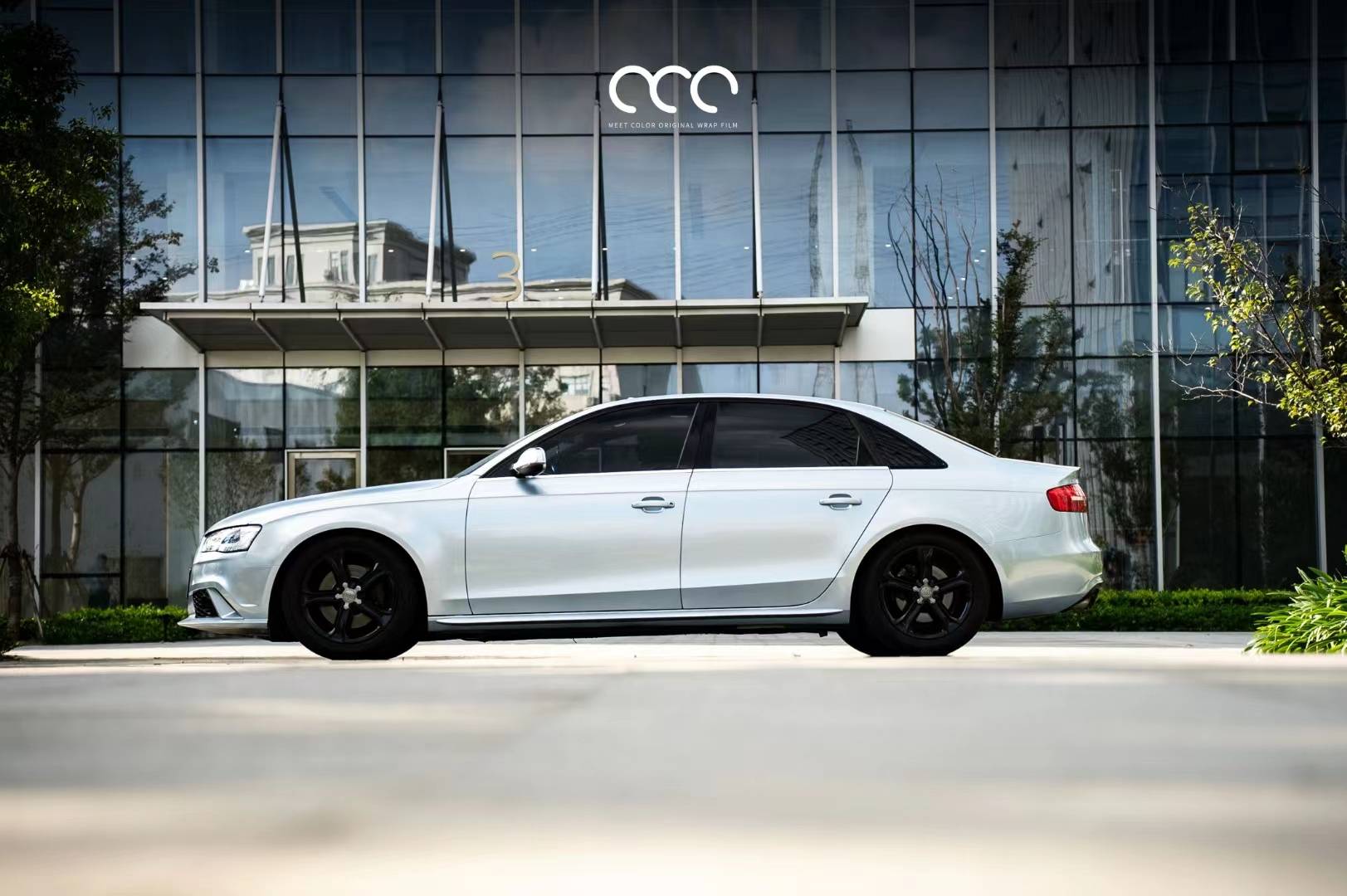 漫彩:奥迪a4l液氧银改色膜,一款充满科技气息的颜色