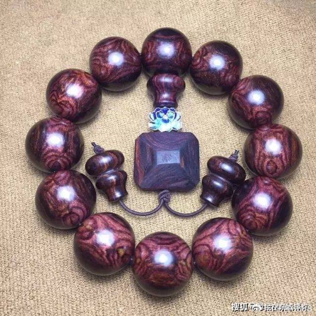 海南黄花梨和越南黄花梨手串对比,其实很好区分