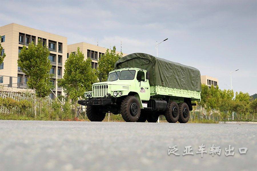 东风6x6军用越野卡车图片