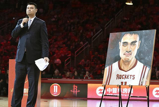 尽管受伤,火箭尊重姚明对球队的付出,保留其薪资并退役其球衣