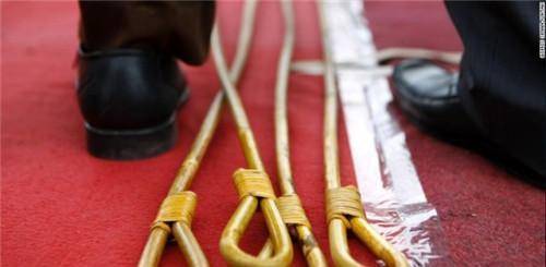 新加坡鞭刑到底是怎样的?为何新加坡人宁愿坐牢,也不愿挨一鞭子