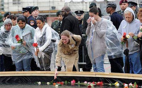 美国911劫机事件中,唯一向地面发出警告的华裔空姐,现如今怎样