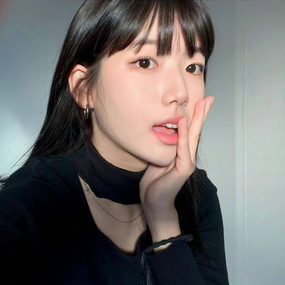 喻伊:无论工作还是社交场合,一对精致的眉毛总能为你加分不少.