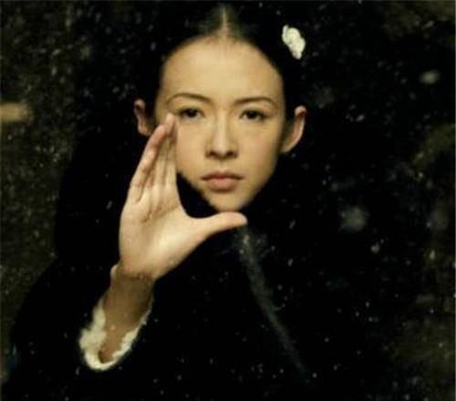 父亲被杀,她隐忍10年后,击毙在佛堂念经的仇人,法院怎么判的?