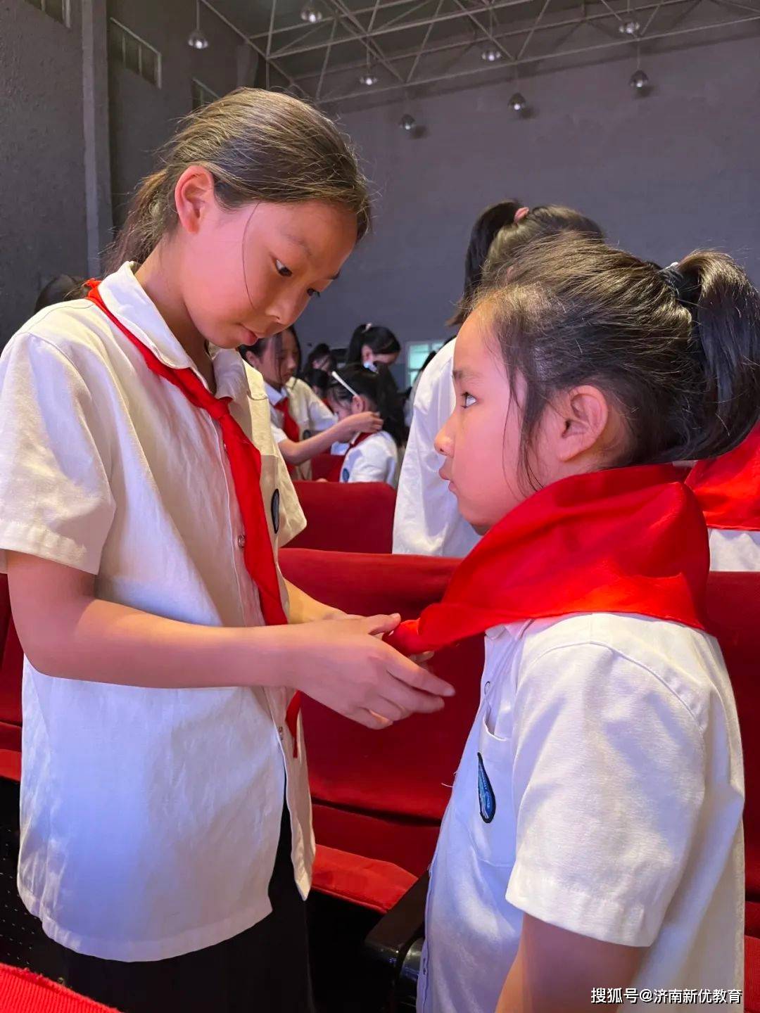 红领巾爱祖国——济南世纪英华实验学校举行2024年2023级首批新队员