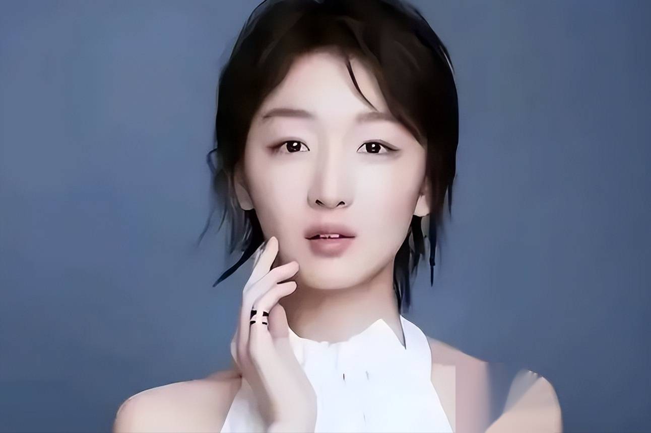 私生活混乱,不拉窗帘与男友玩"拔萝卜",周冬雨还是暴露了本性