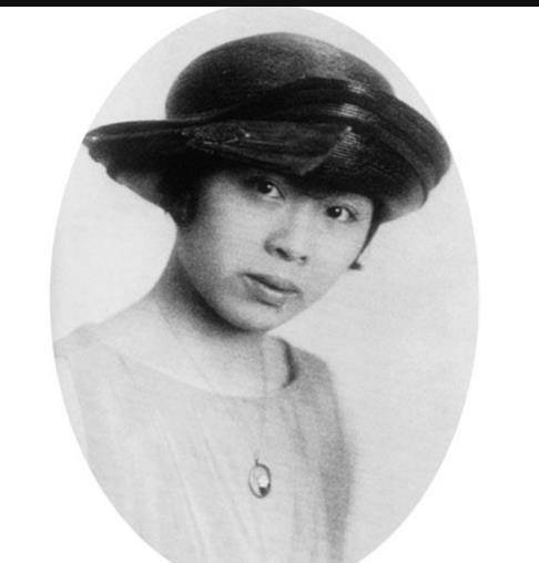 张君劢非常欣赏徐志摩的才华,想着徐志摩并未婚配,自己的妹妹也是云英