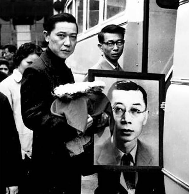 延续三代的一场家暴,傅雷掌掴傅聪,用绳紧勒儿子绑在大树下受罚