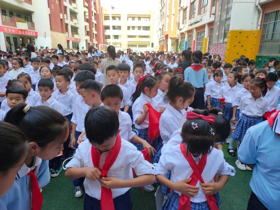 濮阳市实验小学开展少先队队前教育"争章闯关"活动