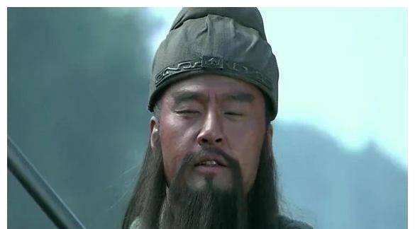 关羽的雕像,为何眼睛都是闭着的?老木匠:没人敢让他睁开