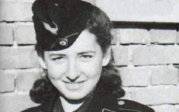 每天最少杀三个同胞,战后却享国家优待三十年_马卡洛娃_德军_诺娃