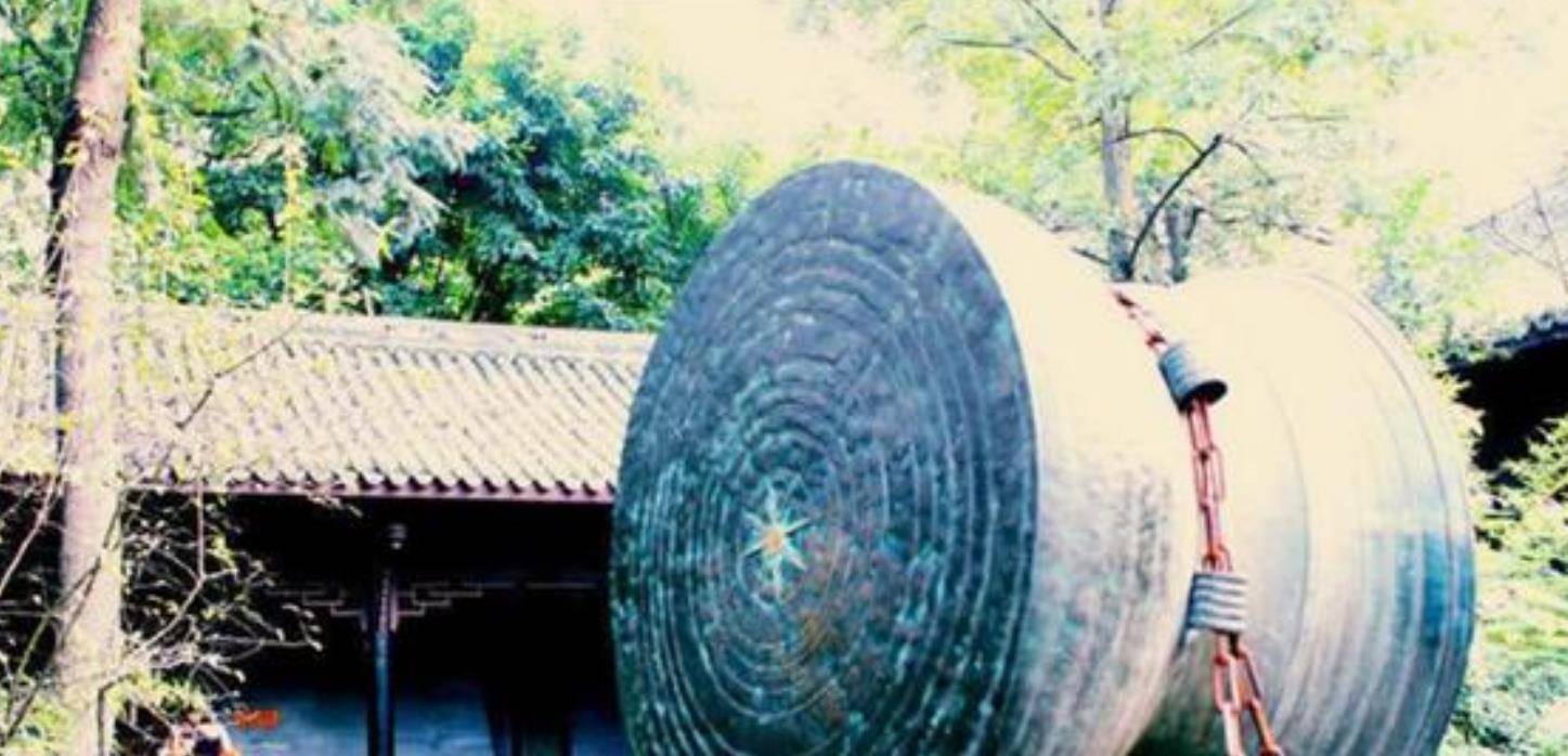 明朝时出土一口诸葛行军锅,看着平平无奇,倒水后奇迹发生