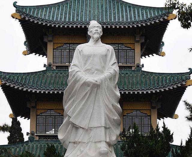 此次被盗的屈原纪念馆一楼是专门的纪念厅,二楼就是当地出土的文物