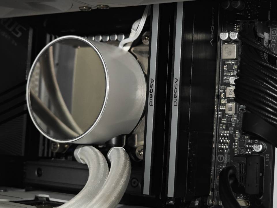 性能与美学极致融合:阿斯加特女武神Ⅱ代DDR5电竞内存实测揭秘!