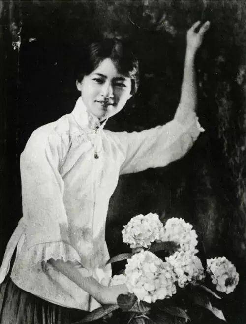 徐志摩死状:头上一个洞,左臂,左腿全部折碎!冰心悼词意味深长