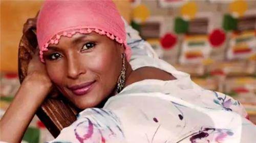 华莉丝·迪里_女性_生活