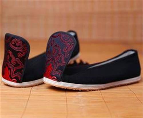 为何古人的鞋子前头总是翘起来,有何作用?不得不佩服古人的智慧