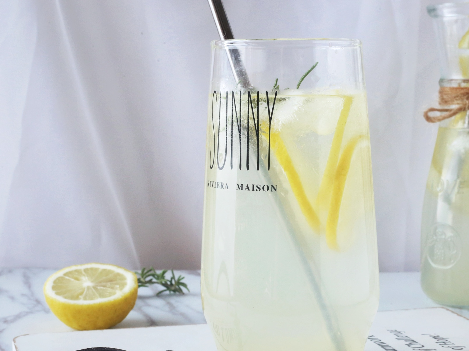 它是"维c之王",两步做成饮料,酸甜清爽,常喝让雀斑去无踪_柠檬水_饮品