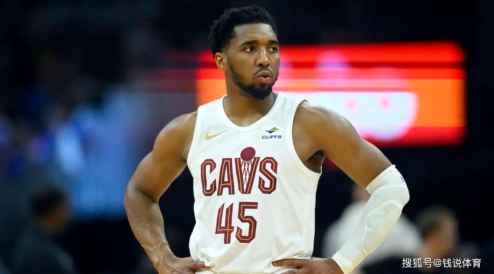 哈登3300万美元续约快船;湖人交易动态更新;火箭三方交易曝光