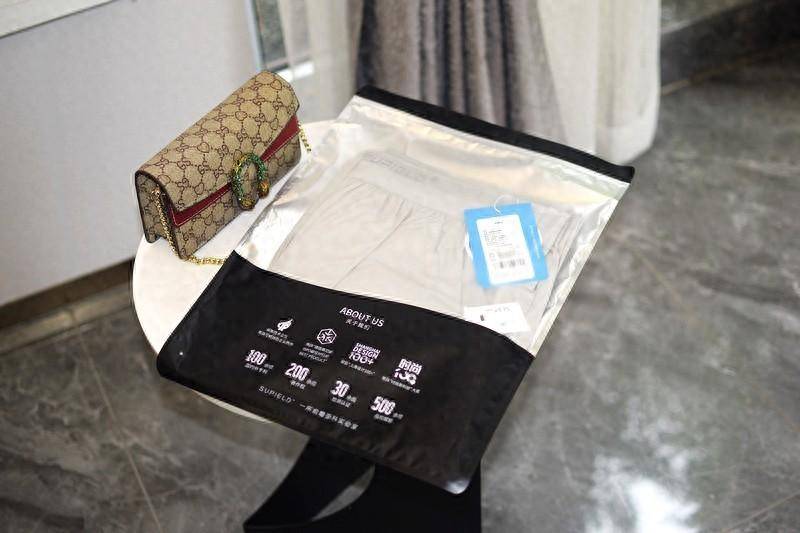 清凉一夏从“素湃”开始 寒水石凉感抗菌防晒速干休闲裤