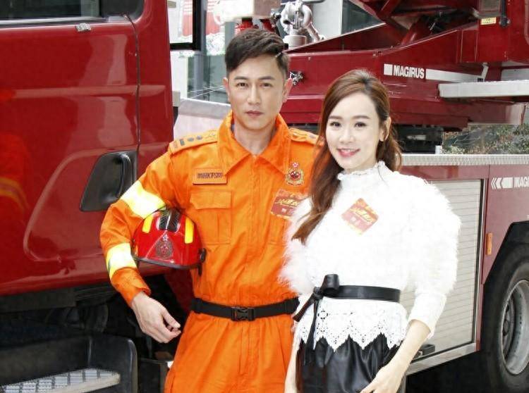 港星陈键锋时隔两年晒自拍!满脸肉变发福中年男,周慧敏激动留言