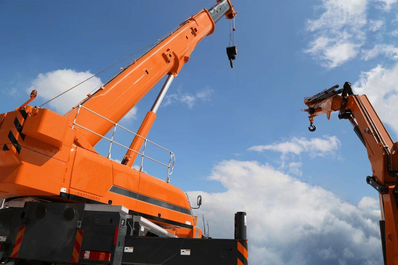 汽车起重机:恒立集团升级配套解决方案,强劲助力!