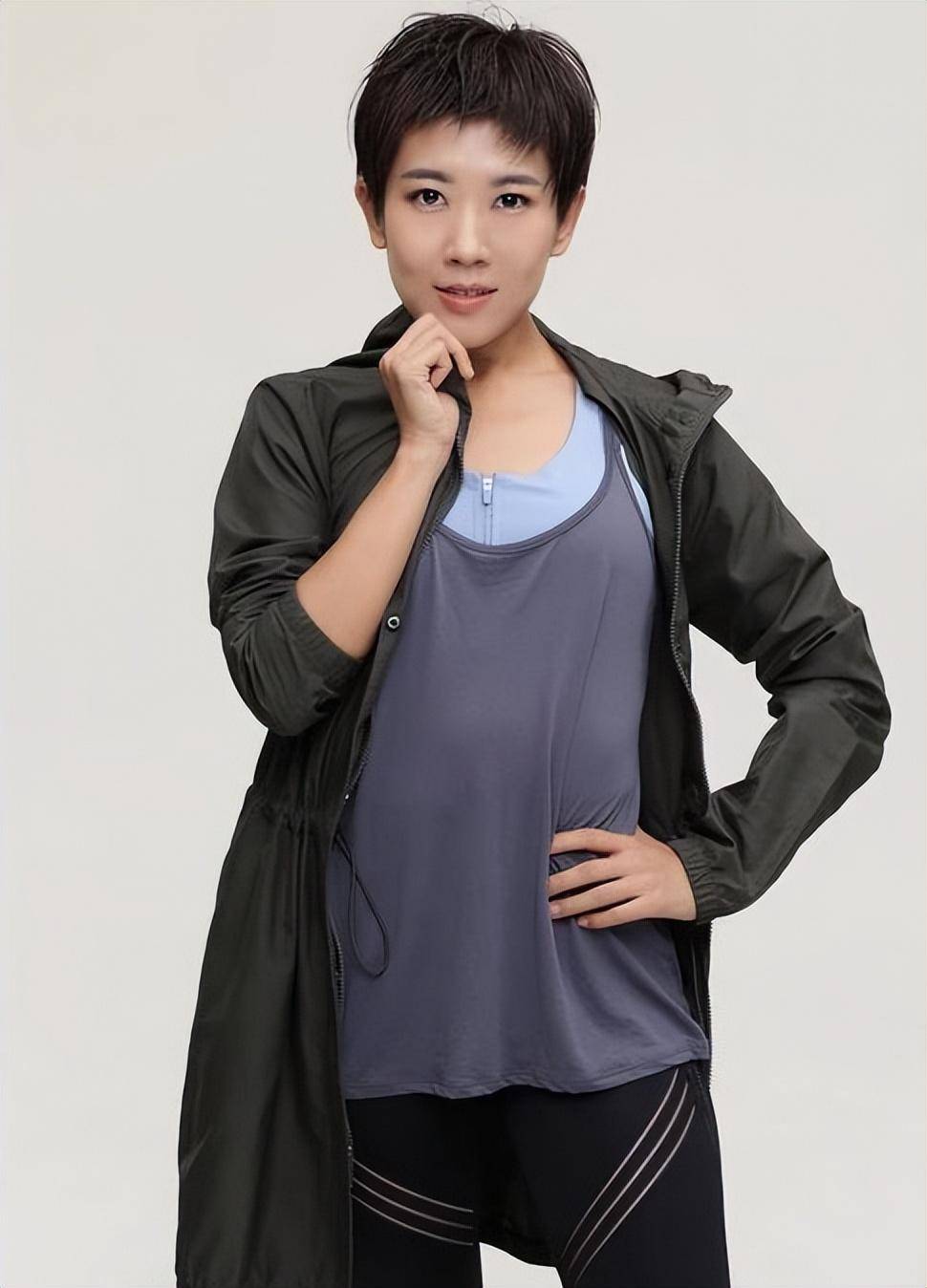 杜旭东:再次出事引非议,"细品名人"真实采访,还原生活中的他