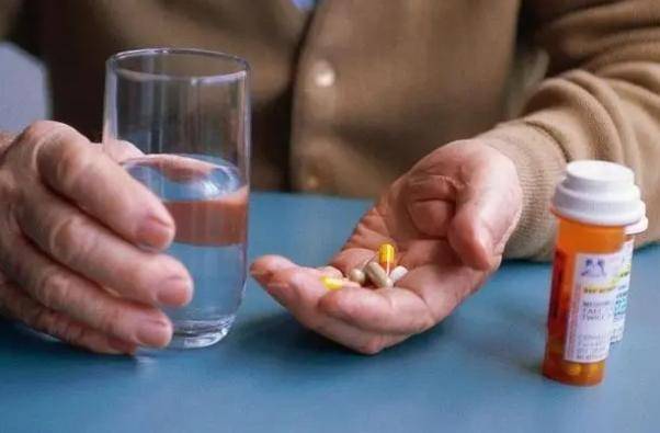 给吃他汀的患者提个醒:服药期间出现这3种副作用,注意停药