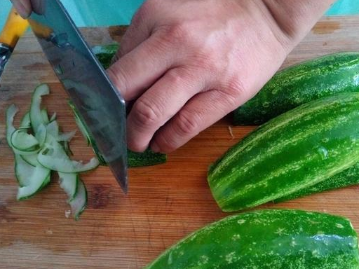 拍黄瓜算啥,潮汕这种用黄瓜做的小吃,把黄瓜吃出更高境界