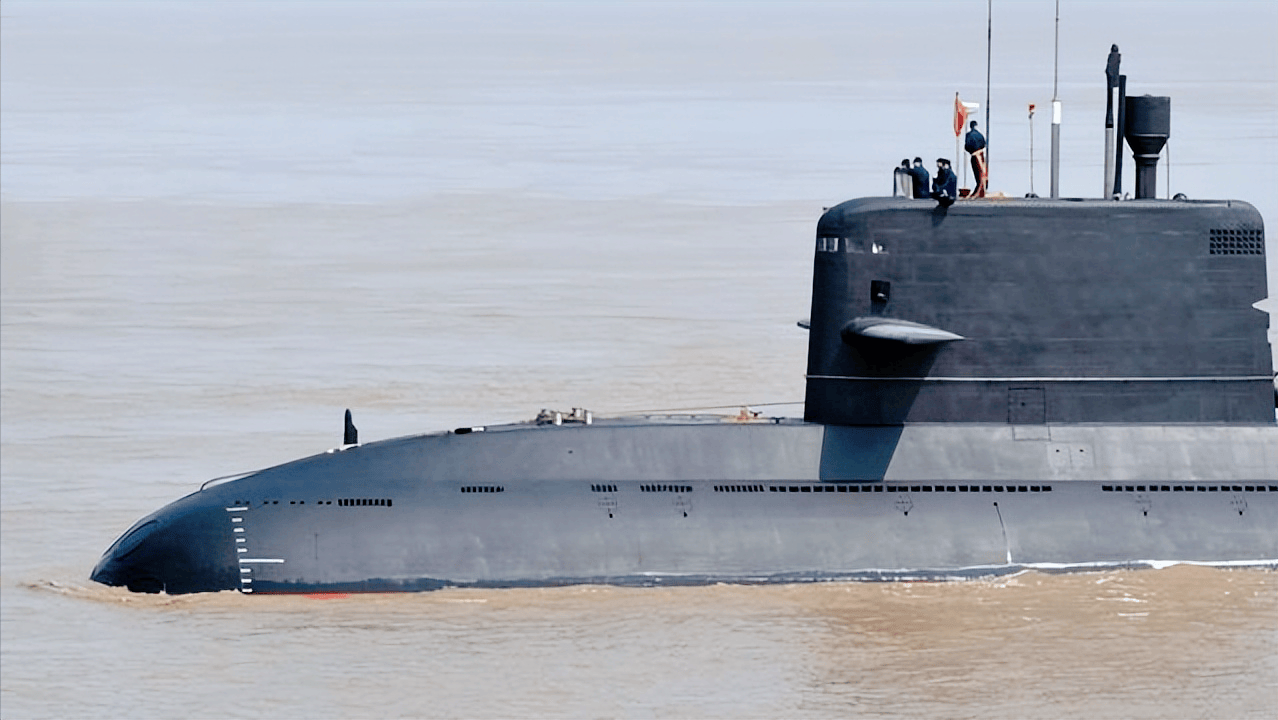 039c潜艇作为一款先进的常规动力潜艇,具备一系列令人瞩目的性能和