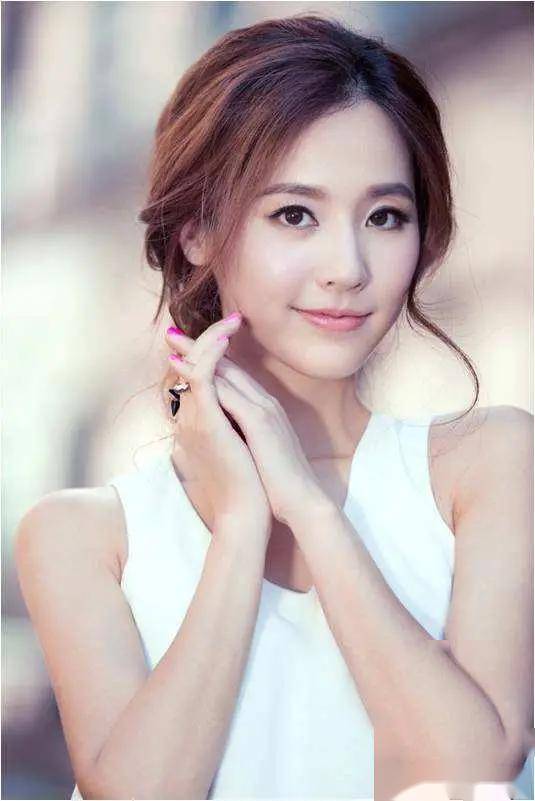 吴佳妮写真大公开,女神的每一个角度都美得犯规!