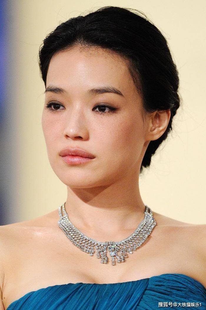 别再追求"锥子脸"了!5位女星告诉你,被嫌弃的大脸才真的扛老