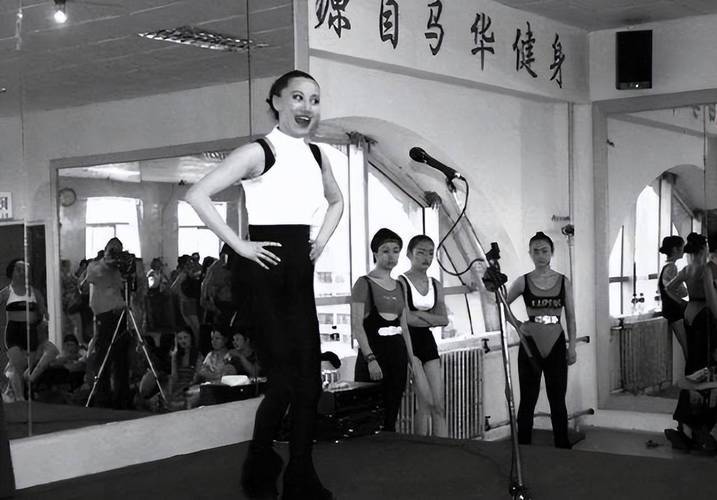 2001年中国健美第一人42岁突然离世,最后一次录节目腿上青紫一片