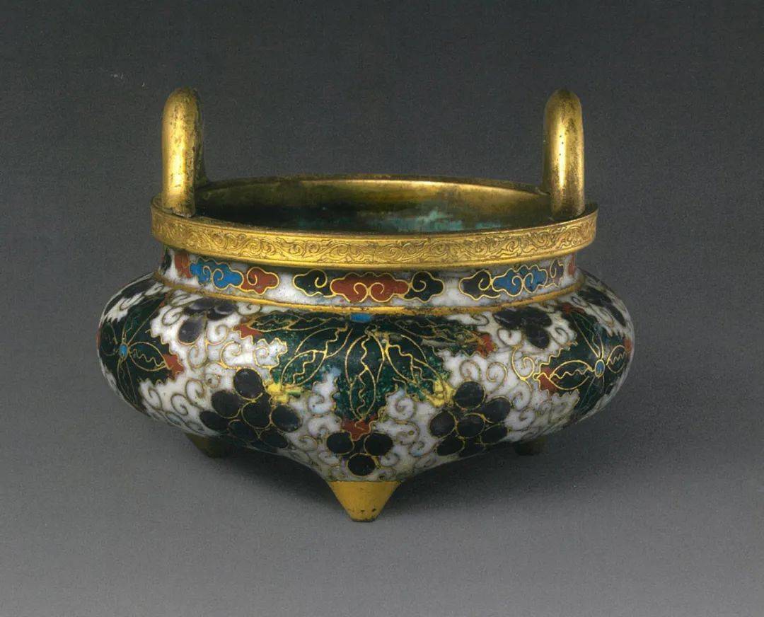 明早期 掐丝珐琅葡萄纹冲天耳炉 故宫博物院藏lot 857明早期 掐丝珐琅