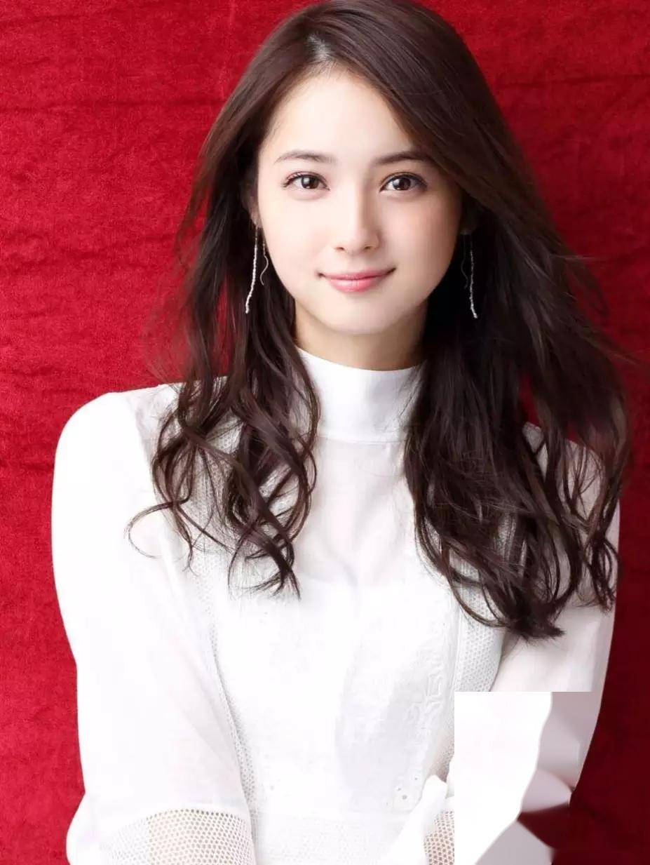 36岁佐佐木希性感写真出炉,才情与美貌齐飞,这世界谁能hold住?