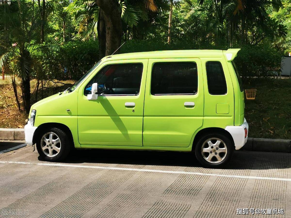 那就不得不提的便是五菱宏光miniev,这款现象级的微型电动车不仅在