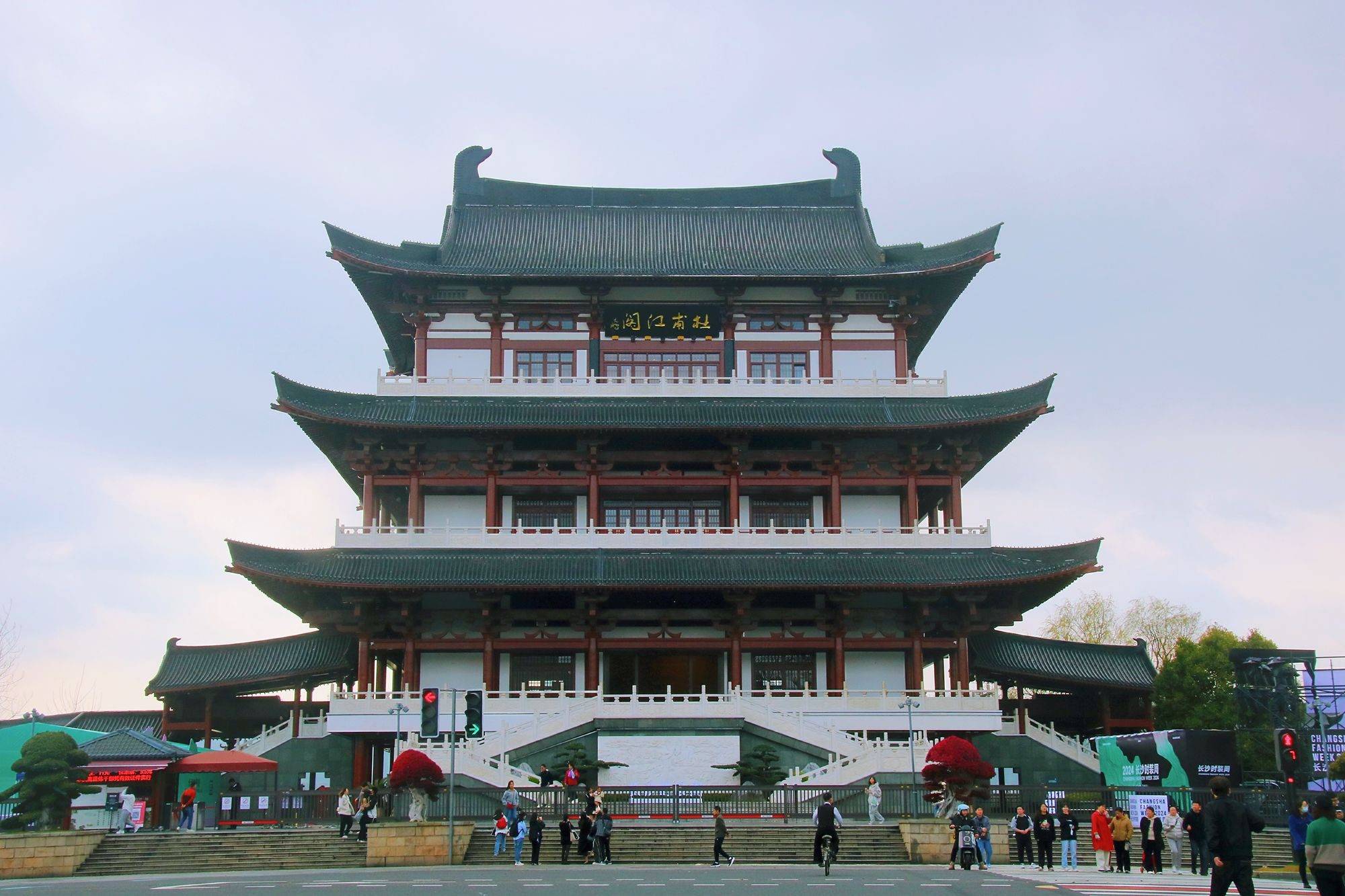 长沙有一座杜甫江阁,是一处旅游热门打卡地,诗圣杜甫却从未来过