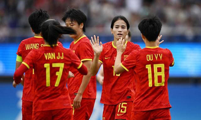 中国三大球女队悲情之夜:女足遭绝平,女篮连败,女排溃败日本