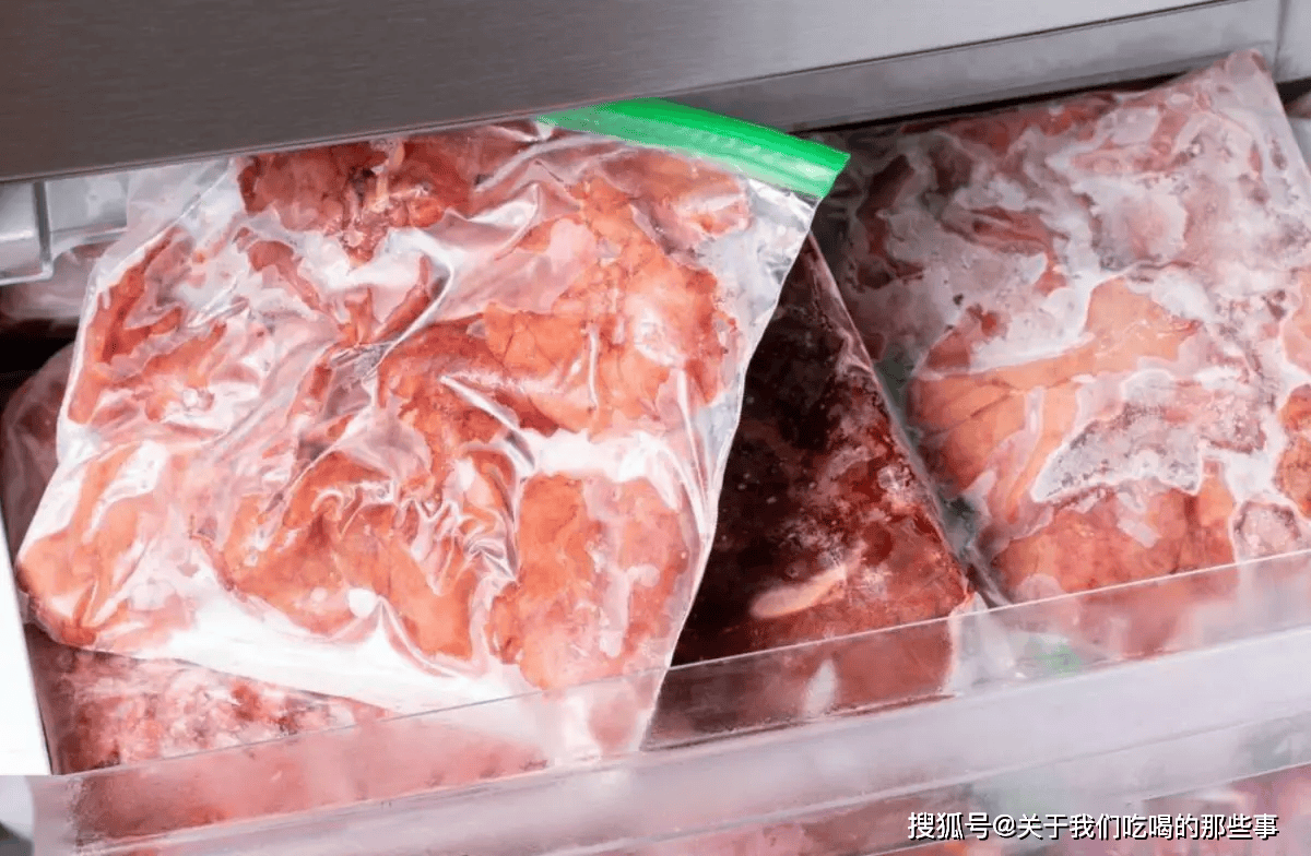 都不要放进冰箱的冷藏室,很容易坏掉,要放进冰箱的冷冻室